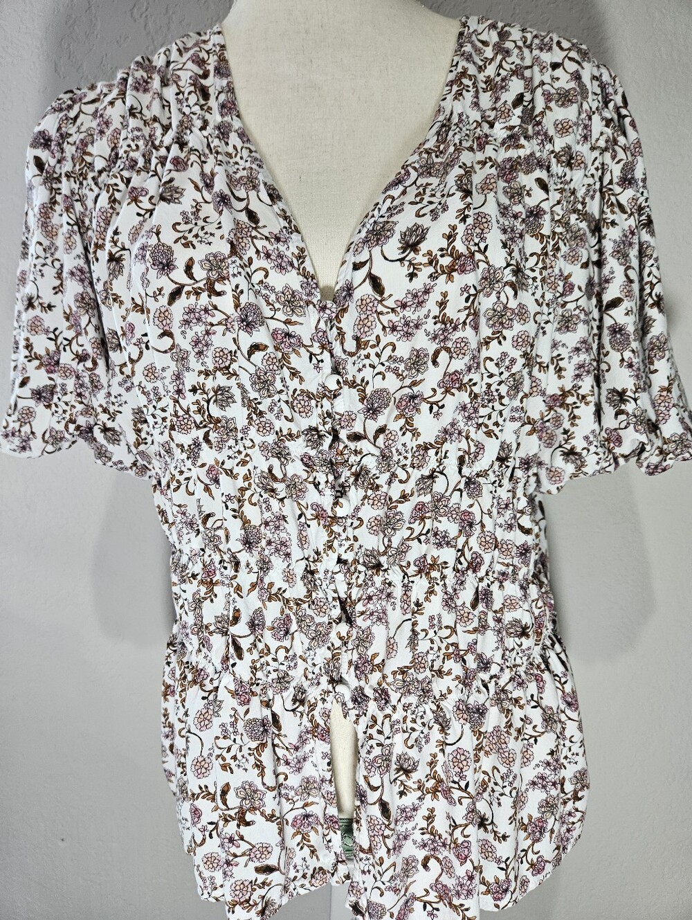 EUC Dear John Floral V-Neck Short Sleeve Blouse in White and Brown Size L